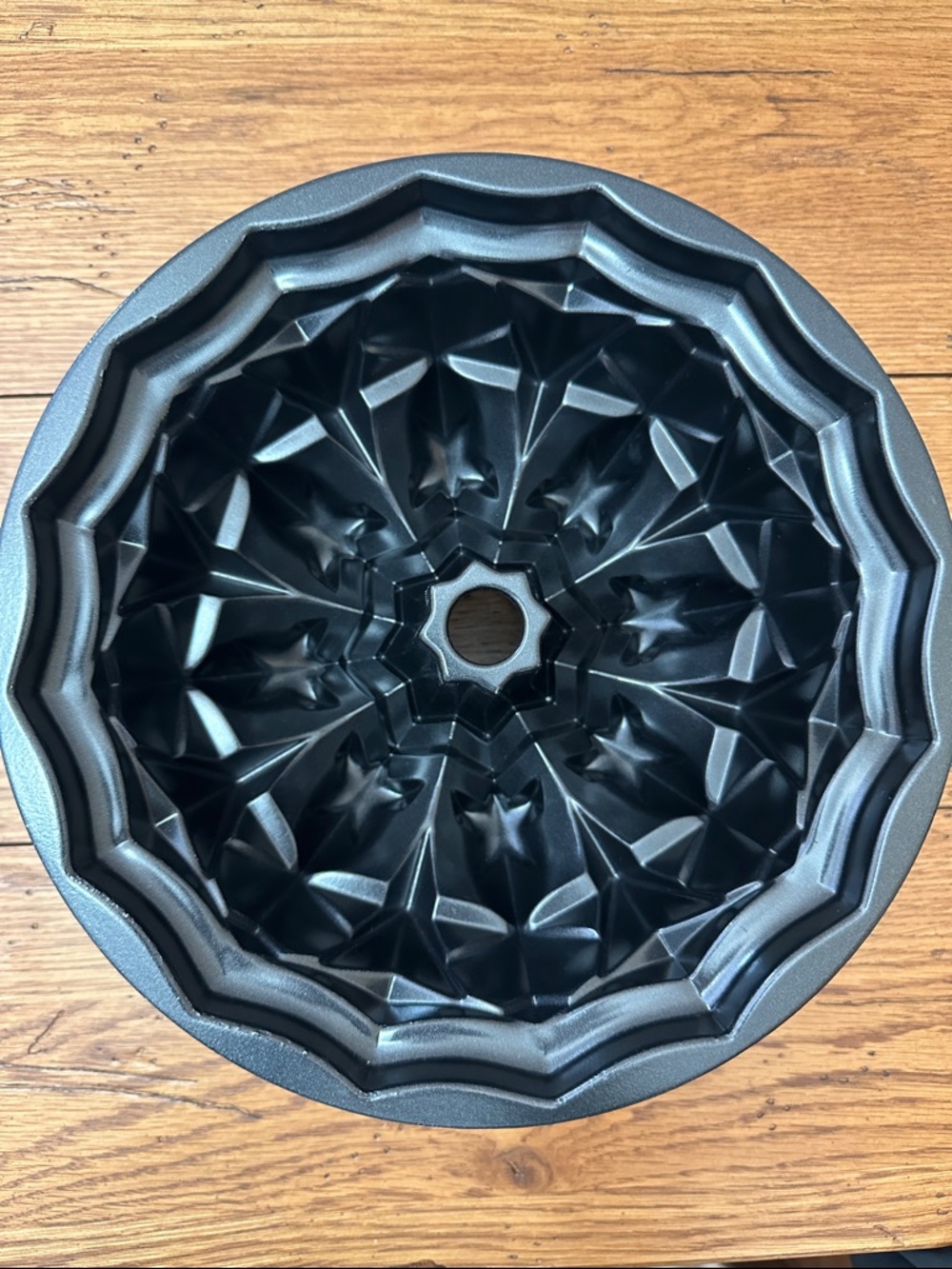 Nordic Ware American Star Bundt Pan - Picture 3 of 8